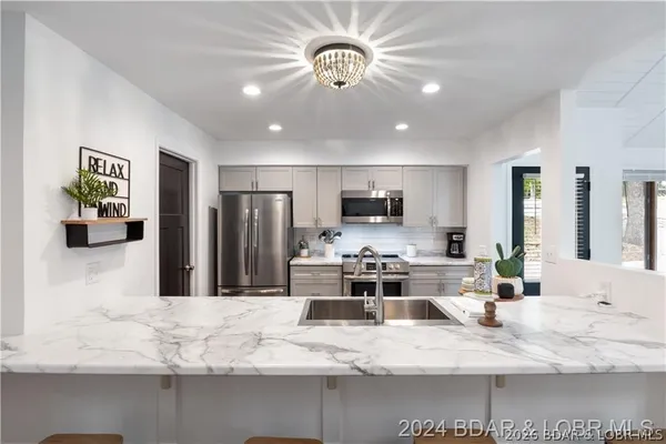$639,900 | 1125 Anemone Road, Four Seasons, MO 65049
