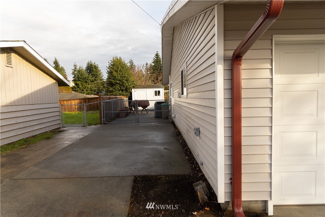 508 Harrington Avenue Northeast Renton, WA 98056 - Photo 2 of 40 Gallery Image 2