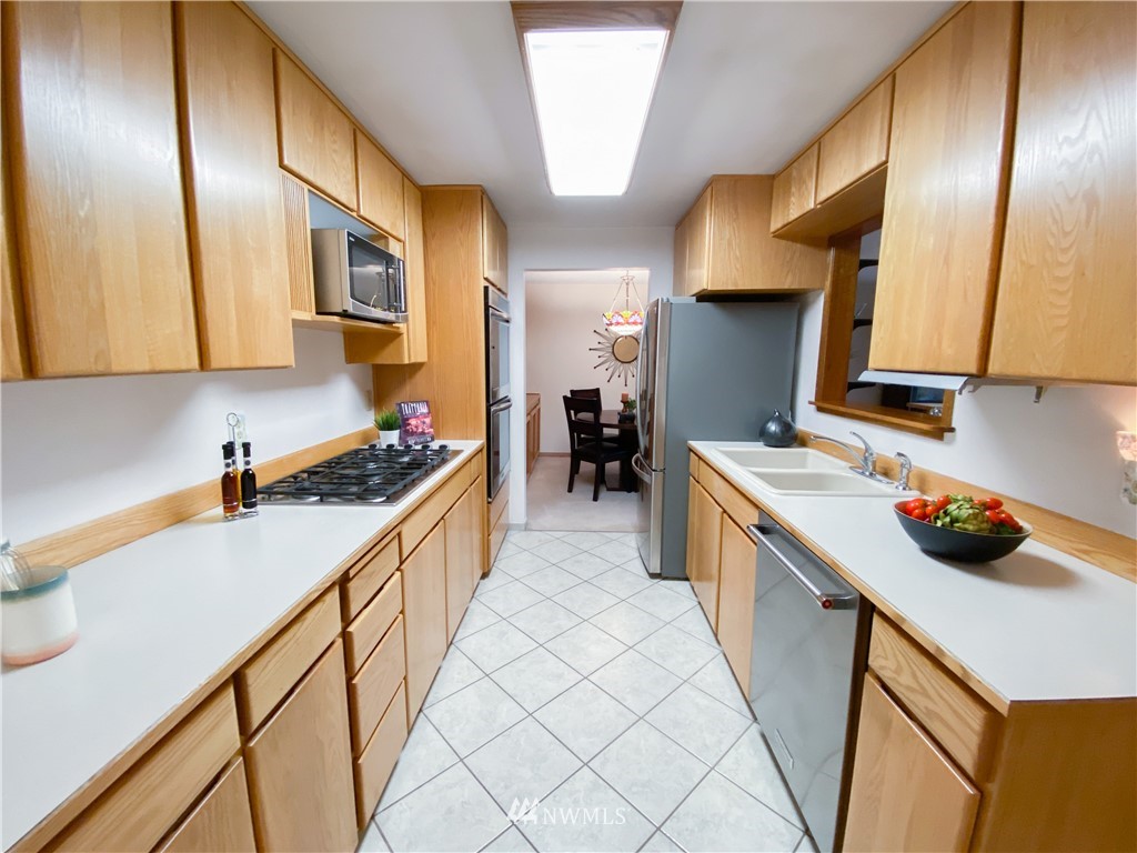 508 Harrington Avenue Northeast Renton, WA 98056 - Photo 9 of 40 Gallery Image 9