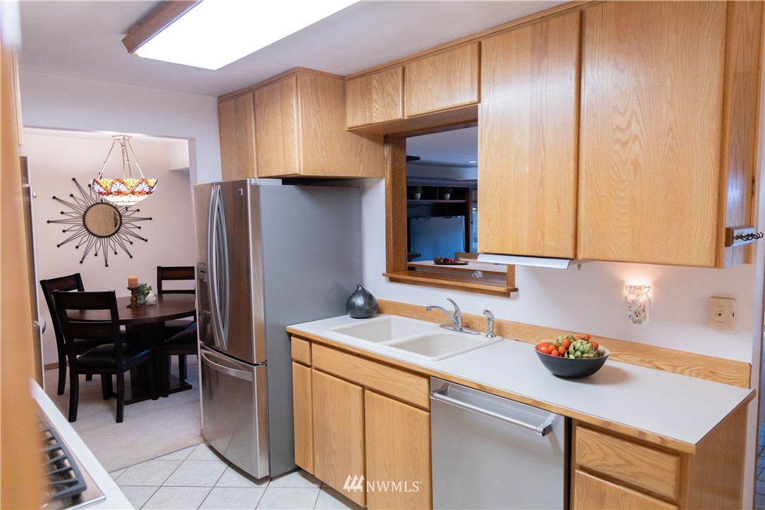 508 Harrington Avenue Northeast Renton, WA 98056 - Photo 10 of 40 Gallery Image 10