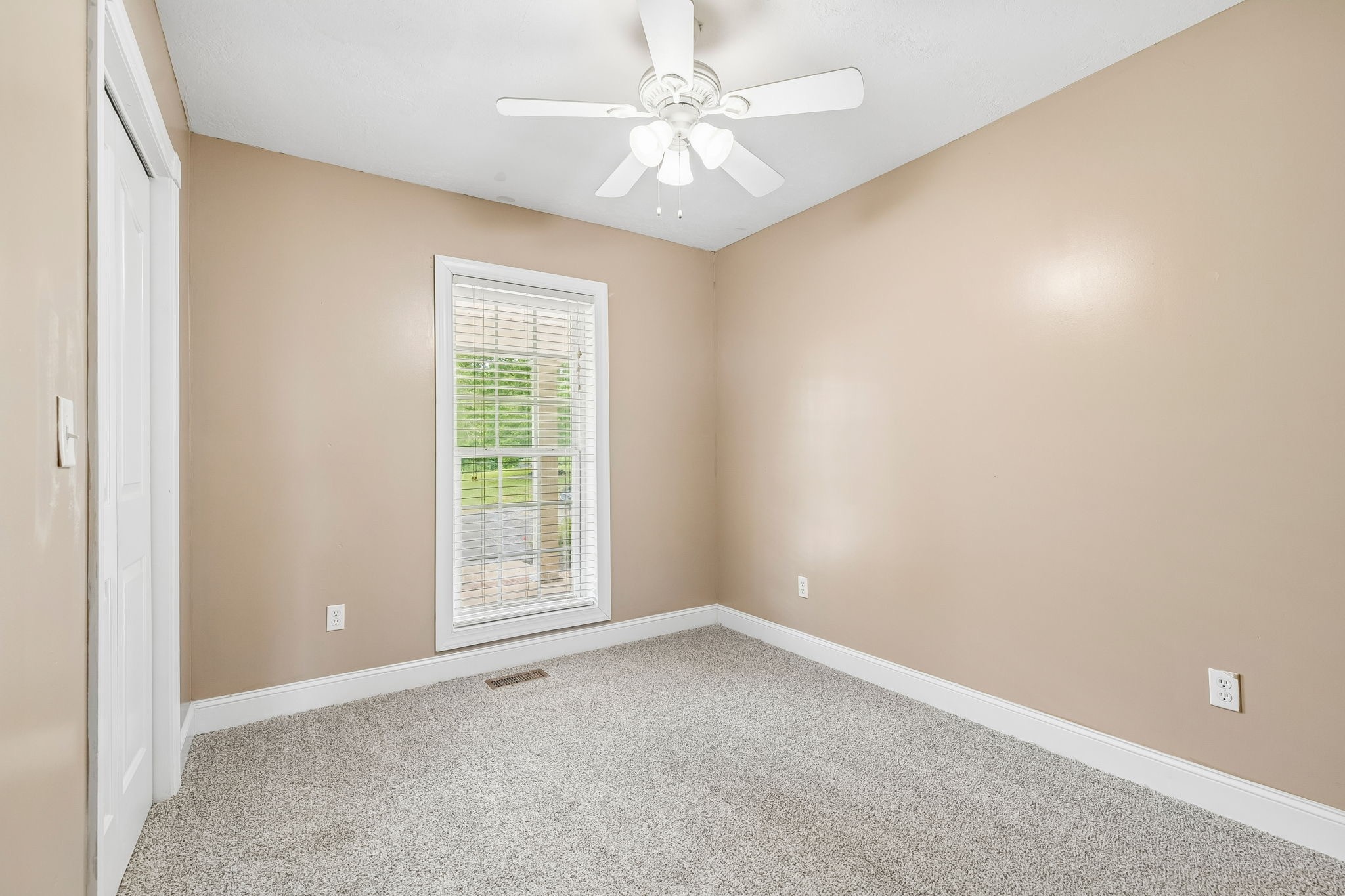 6701 McCormick Ridge Road Whitleyville, TN 38588 - Photo 34 of 63 an empty room with windows and ceiling fan