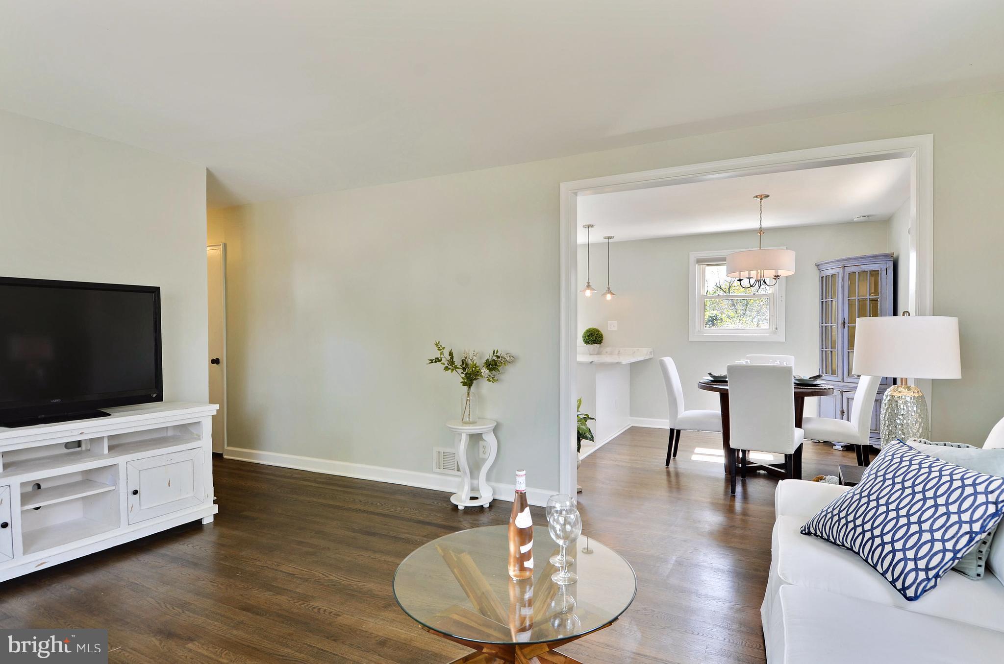 4708 Topping Road Rockville, MD 20852 - Photo 3 of 30 Living Room