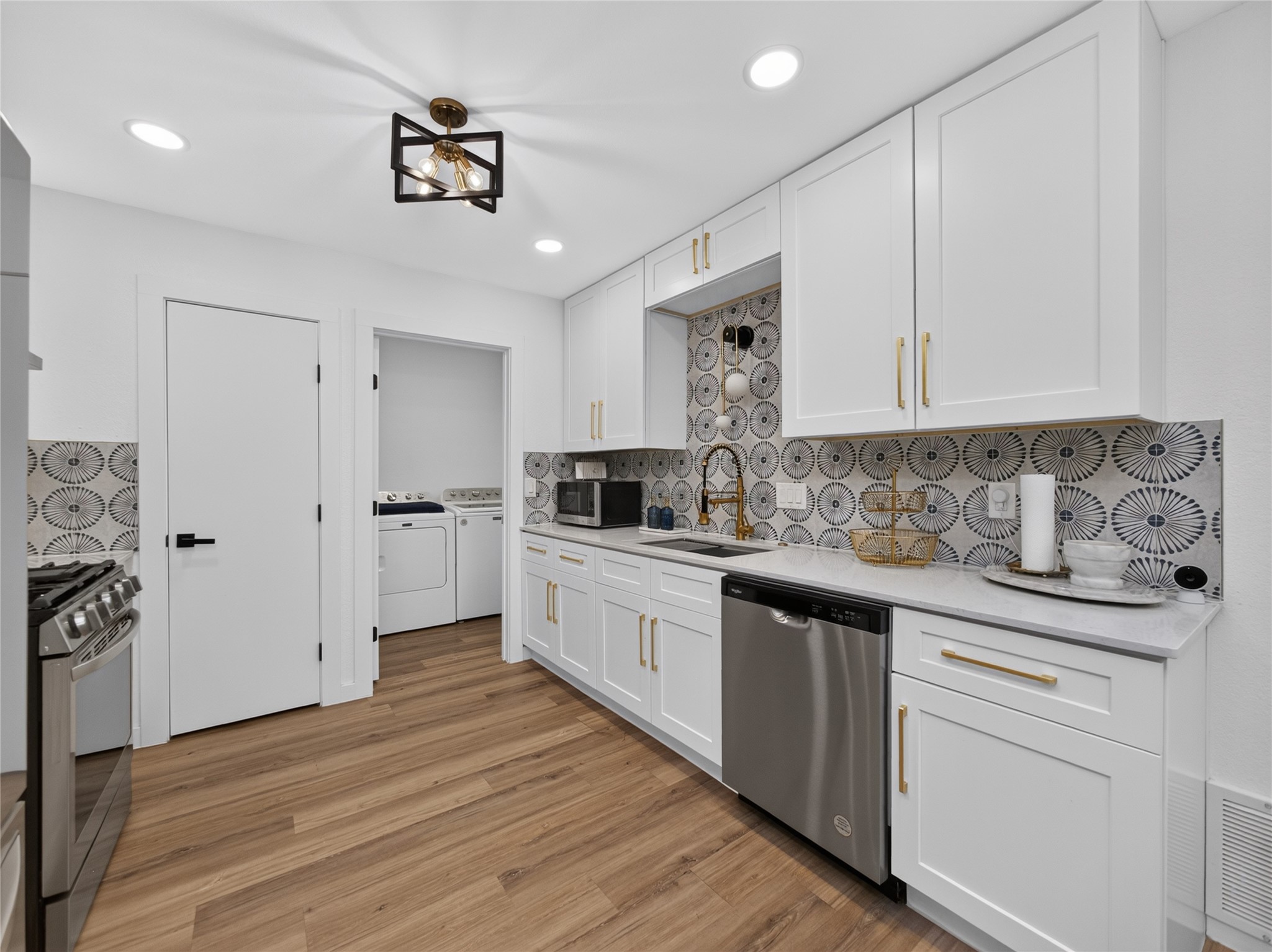 2102 Lear Lane Austin, TX 78745 - Photo 6 of 32