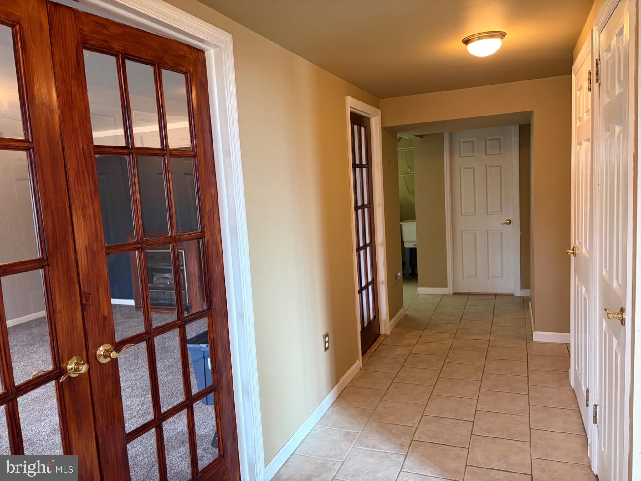 803 Rennard Circle Philadelphia, PA 19116 - Photo 4 of 42 Inviting hallway with elegant doors.