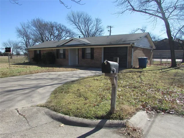 $190,000 | 1210 Winkler Street, Ennis, TX 75119