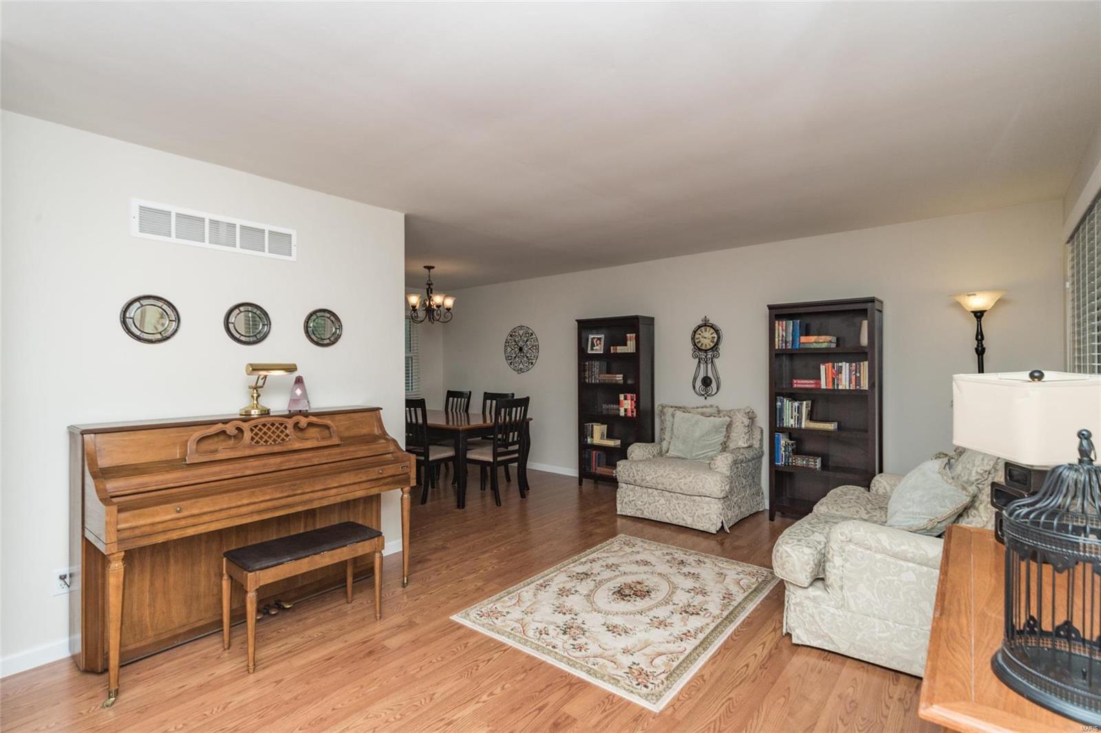 673 Walnut Point Court Ballwin, MO 63021 - Photo 3 of 36