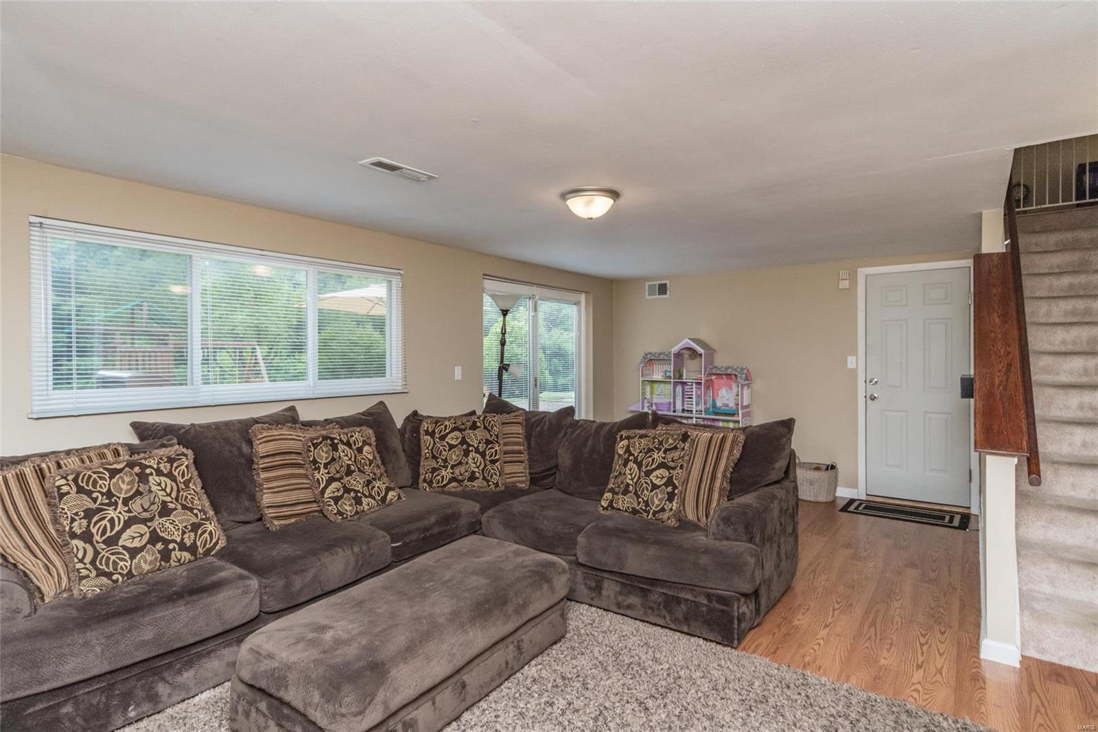 673 Walnut Point Court Ballwin, MO 63021 - Photo 5 of 36