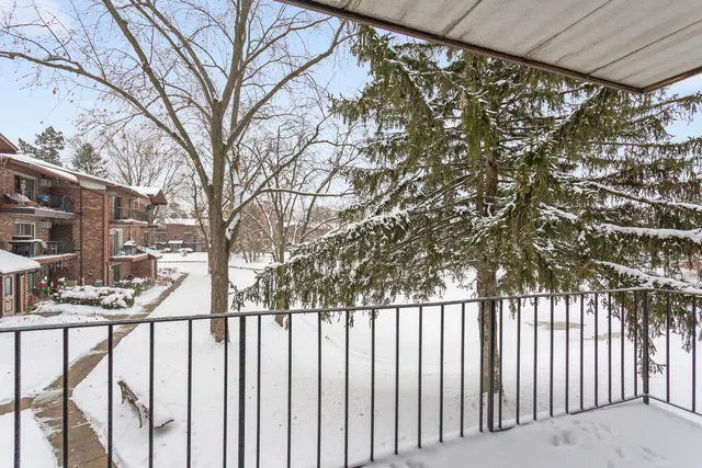 $205,000 | 2505 Spring Street, Unit 3304, Woodridge, IL 60517