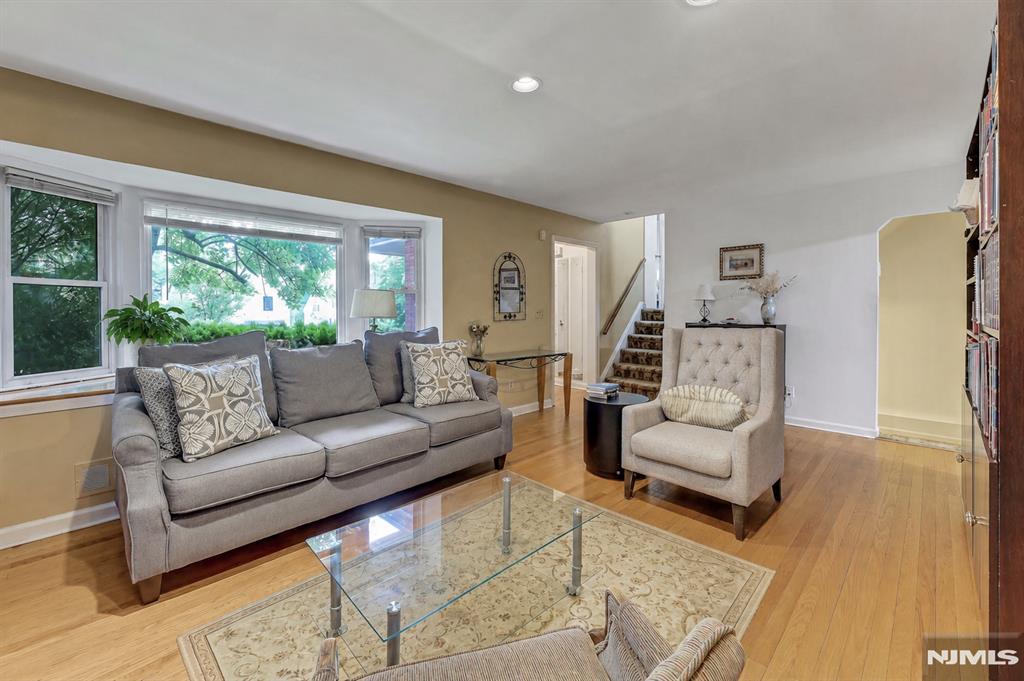 711 Rutland Avenue Teaneck, NJ 07666 - Photo 3 of 22