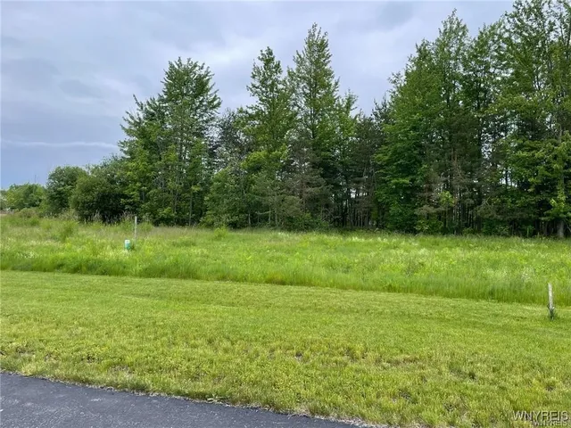 $249,900 | 455 Pleasant View Drive, Lancaster, NY 14086