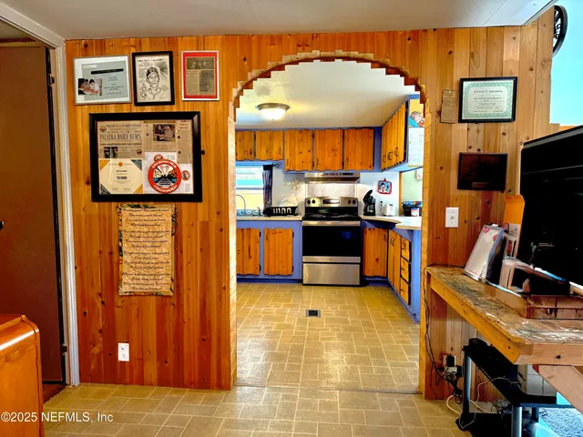 $150,000 | 210 Lenore Avenue, Interlachen, FL 32148