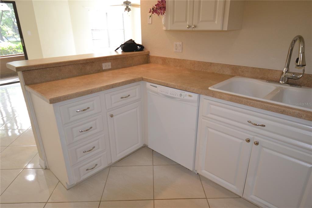 605 Lennox Road West Palm Harbor, FL 34683 - Photo 10 of 37