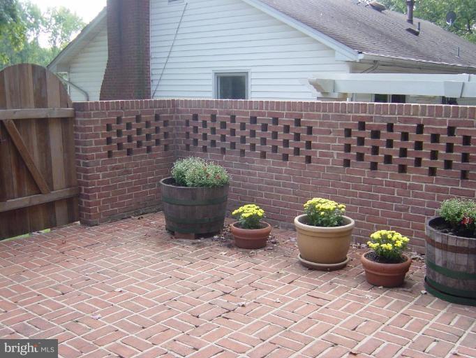 1900 Courtland Road Alexandria, VA 22306 - Photo 13 of 25 Patio