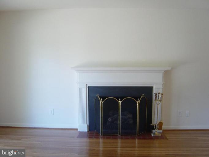 1900 Courtland Road Alexandria, VA 22306 - Photo 3 of 25 Living Room