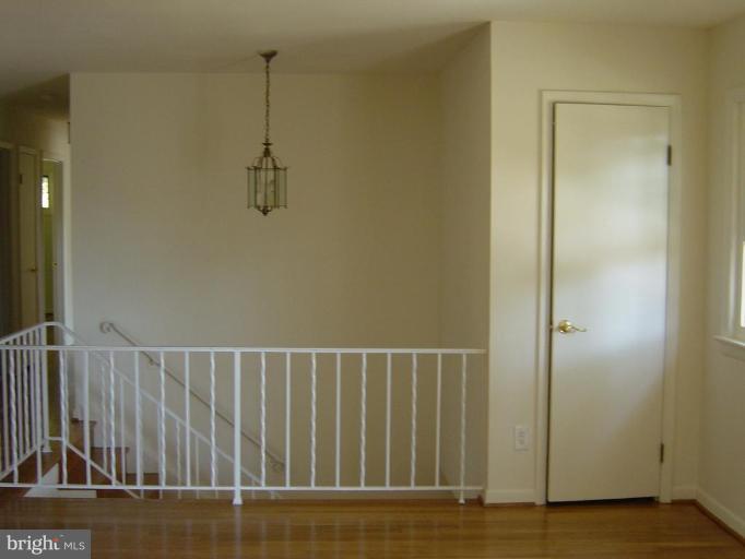 1900 Courtland Road Alexandria, VA 22306 - Photo 4 of 25 Living Room #2