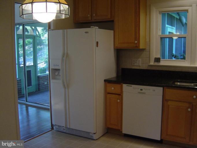 1900 Courtland Road Alexandria, VA 22306 - Photo 8 of 25 Kitchen #3