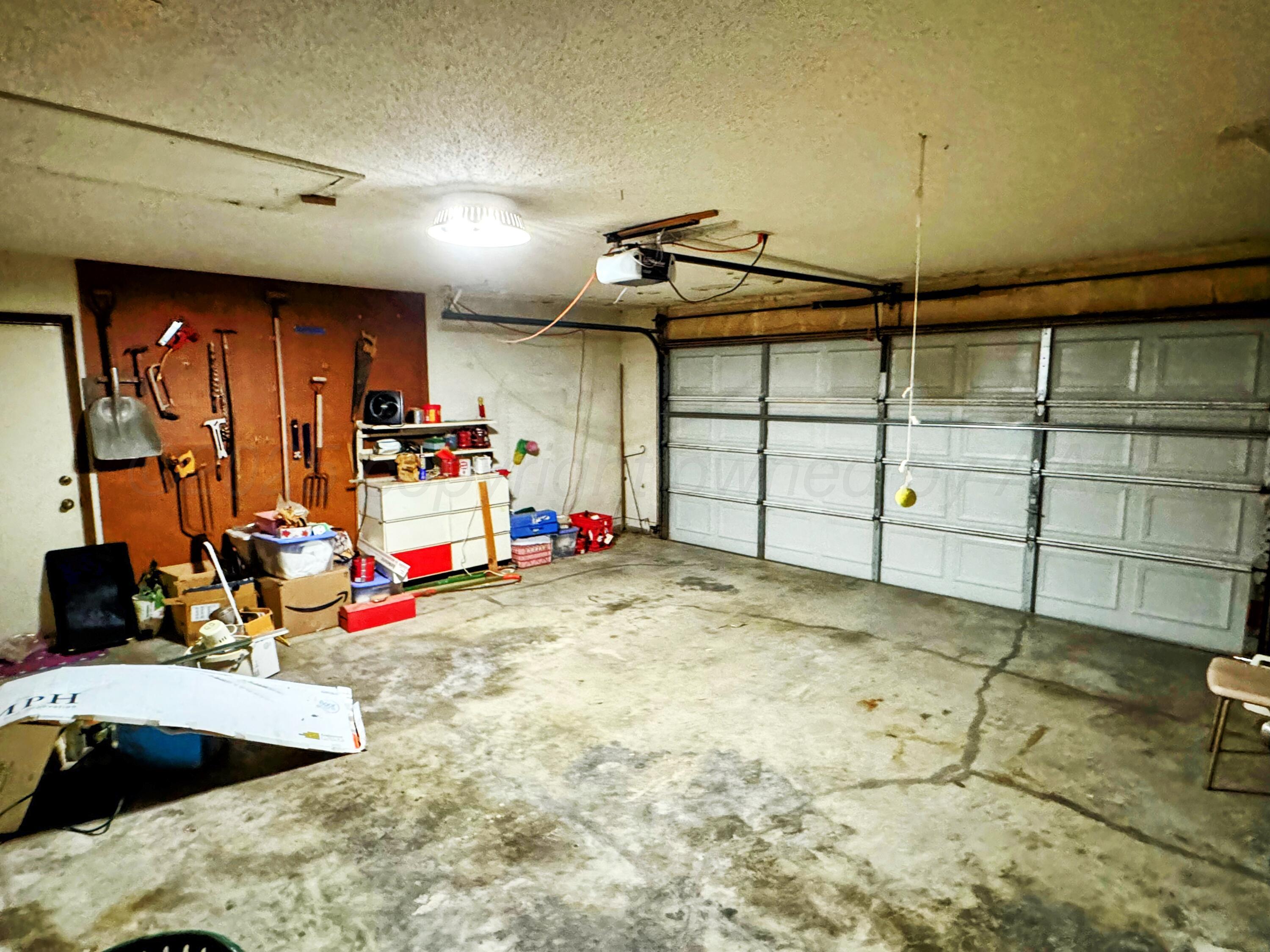 2310 South Elm Street Perryton, TX 79070 - Photo 17 of 24 a view of a garage room