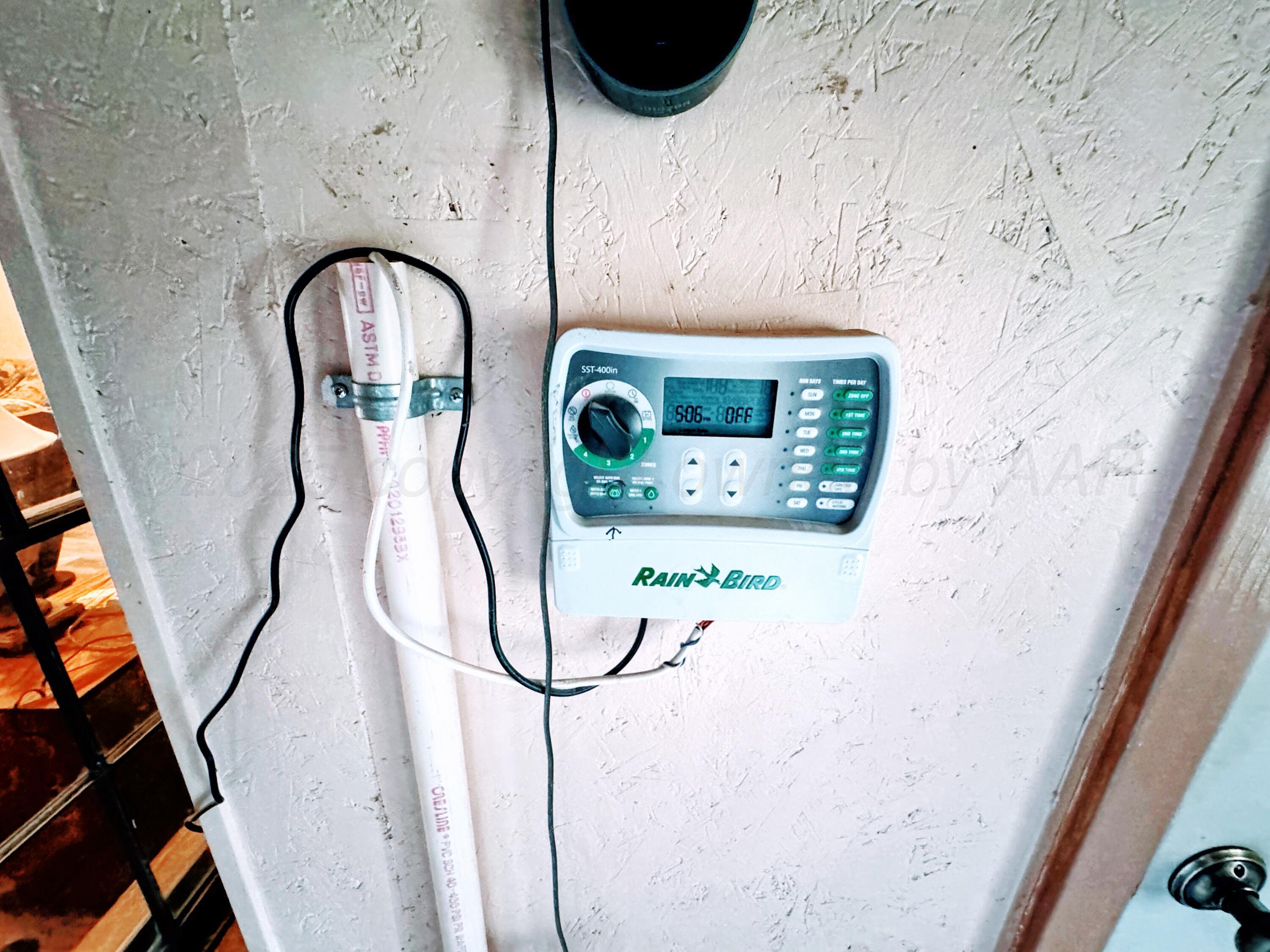 2310 South Elm Street Perryton, TX 79070 - Photo 19 of 24 a close view of sliding door