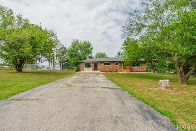 $299,900 | 19511 County Road 5-606R, Lebanon, MO 65536