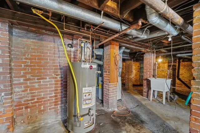 $400,000 | 1678 Northampton Street, Holyoke, MA 01040