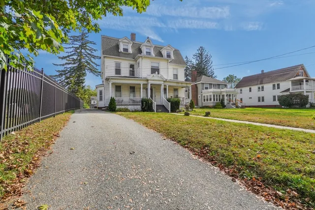 a view of a house with a yard