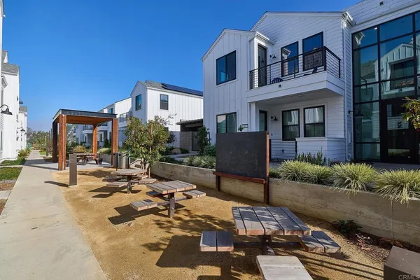 $1,100,000 | 1601 San Remo Place, Unit 101, Encinitas, CA 92024