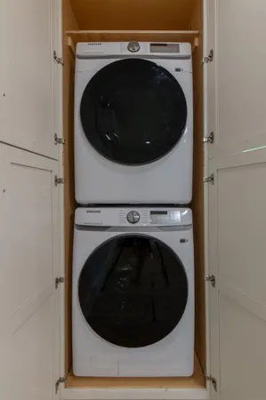 a close up view of a washer and dryer