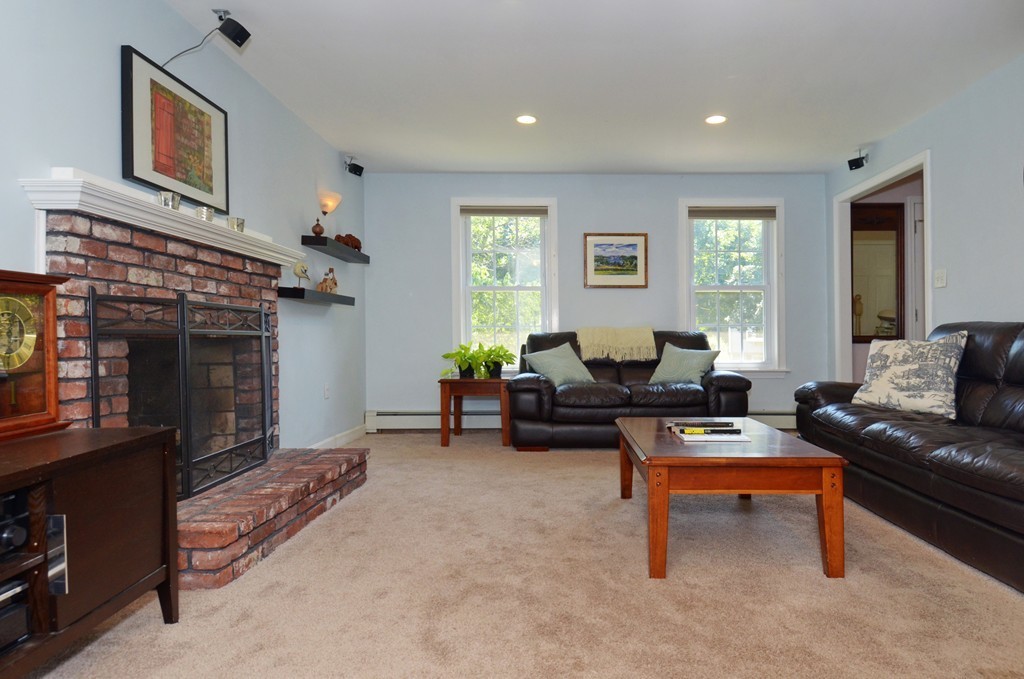 17 Independence Road Bedford, MA 01730 - Photo 3 of 20 Gallery Image 3