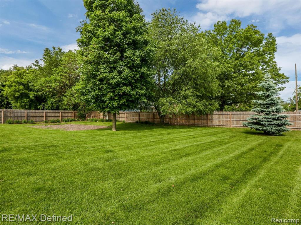 2989 Gravel Ridge Drive Rochester Hills, MI 48307 - Photo 25 of 31