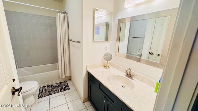1414 Vista Cove Road St. Augustine, FL 32084 - Photo 21 of 29 a bathroom with a sink a toilet a mirror and shower