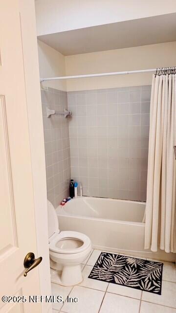 1414 Vista Cove Road St. Augustine, FL 32084 - Photo 22 of 29 a bathroom with a toilet a sink and a shower