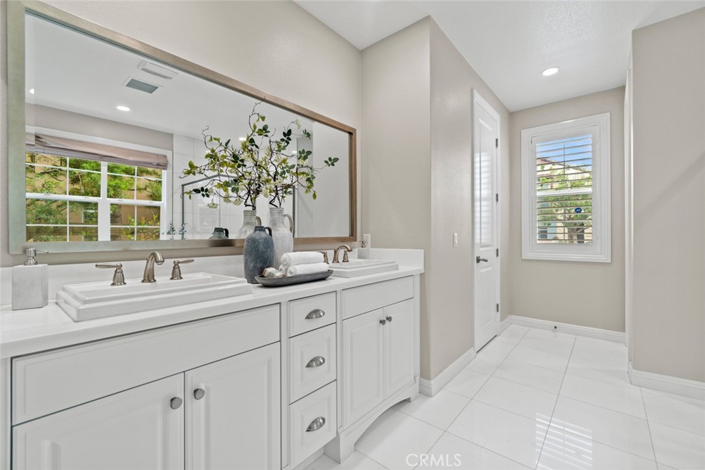 208 Radial Irvine, CA 92618 - Photo 32 of 50