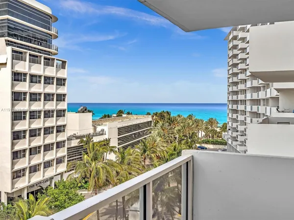 $2,995 | 100 Lincoln Road, Unit 710, Miami Beach, FL 33139