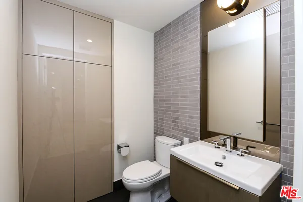 $2,950 | 889 Francisco Street, Unit 2401, Los Angeles, CA 90017