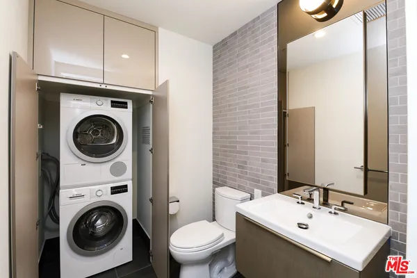 $2,950 | 889 Francisco Street, Unit 2401, Los Angeles, CA 90017