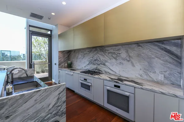 $2,950 | 889 Francisco Street, Unit 2401, Los Angeles, CA 90017
