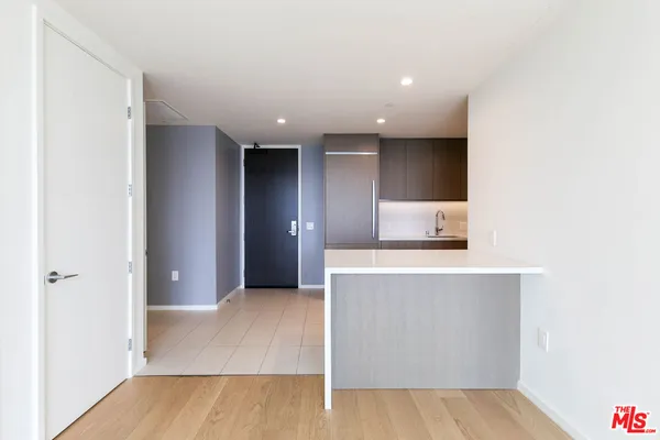 $2,950 | 889 Francisco Street, Unit 2401, Los Angeles, CA 90017