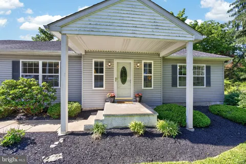 $450,000 | 311 Hillendale Road, Avondale, PA 19311