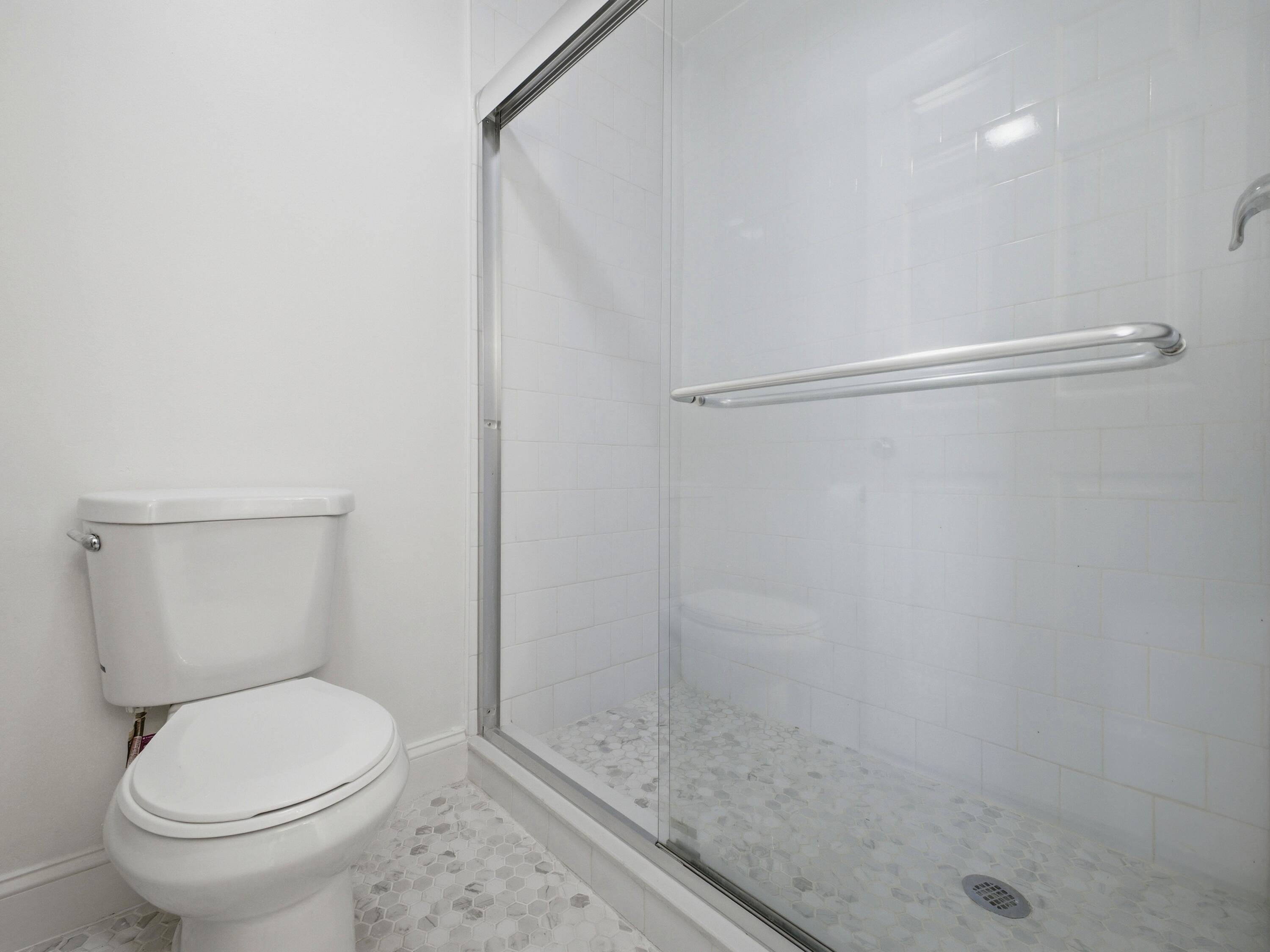 321 Norwood Terrace, Unit N221 Boca Raton, FL 33431 - Photo 29 of 36 Primary Bathroom Toilet Shower