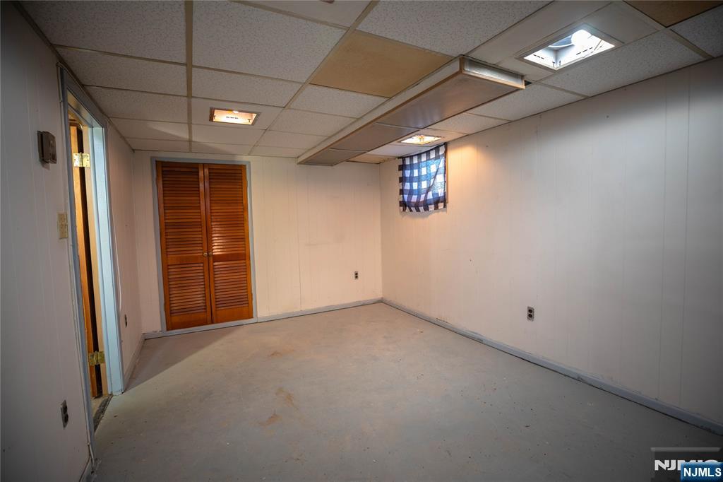 31 Spring Valley Avenue, Unit WHOLE HOUSE Paramus, NJ 07652 - Photo 26 of 31