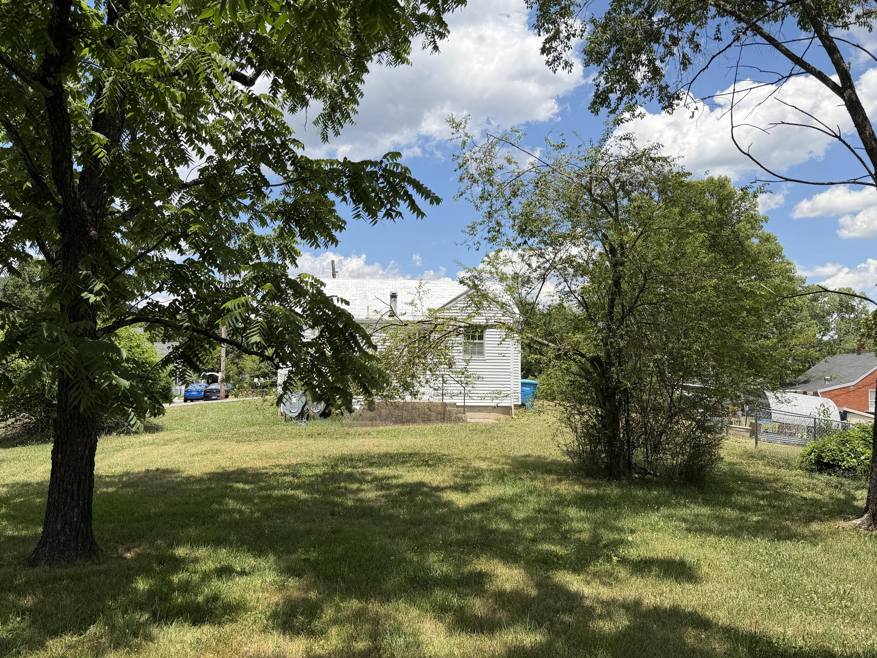 1213 Victory Road Southeast Roanoke, VA 24014 - Photo 4 of 4 IMG_6324