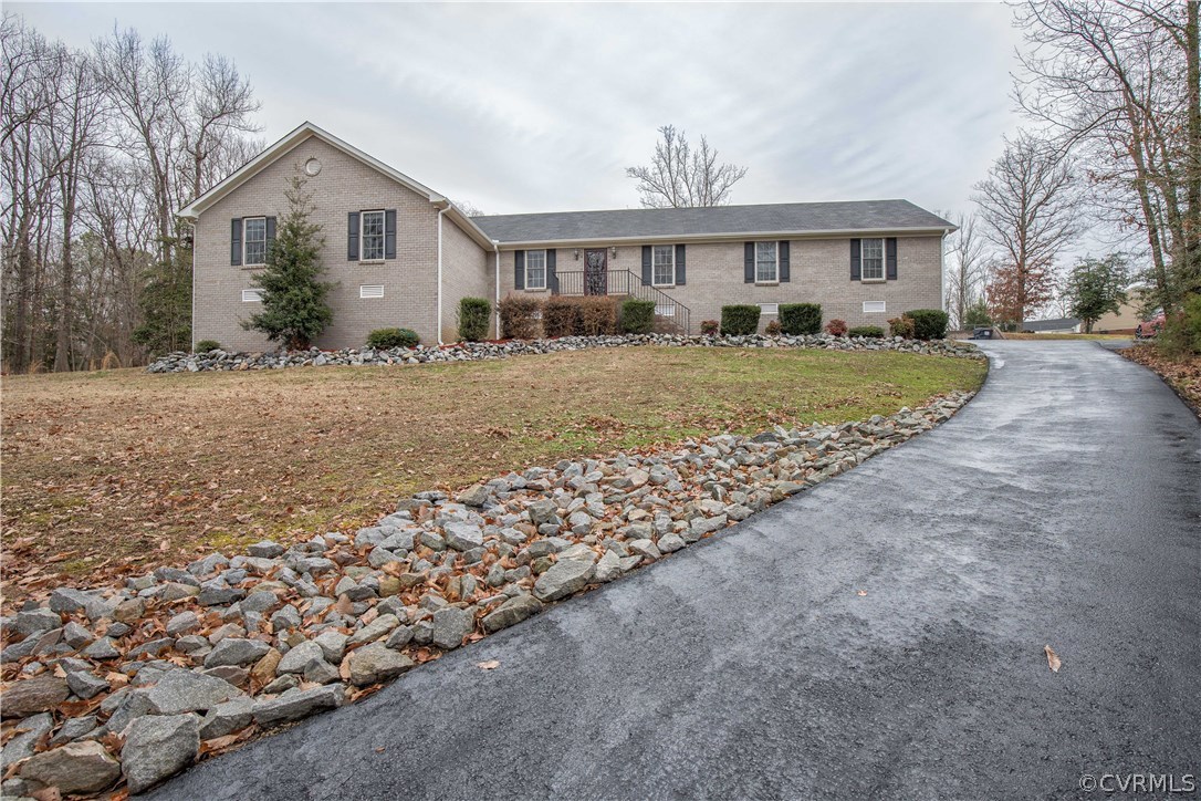 2533 River Run Road Prince George, VA 23875 - Photo 3 of 43 Located on a quiet cul de sac street, home has asp