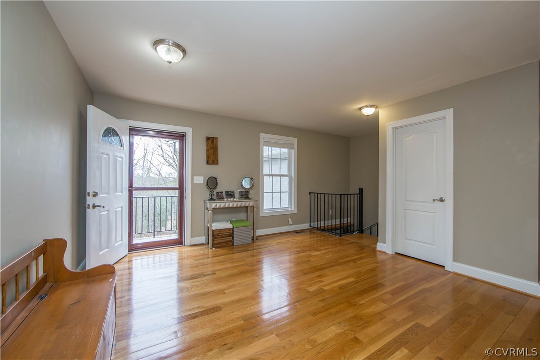 2533 River Run Road Prince George, VA 23875 - Photo 5 of 43 Come on in to the nicely sized living room, with i