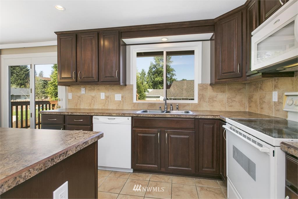 15402 110th Place Northeast Bothell, WA 98011 - Photo 5 of 19 Gallery Image 5
