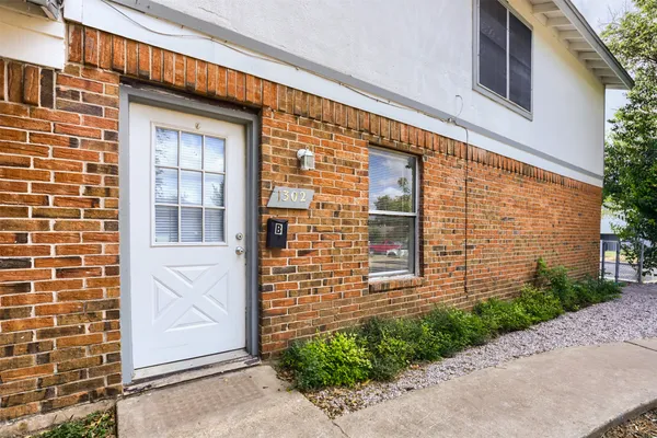 $1,395 | 1302 Radcliff Drive, Unit B, Austin, TX 78752
