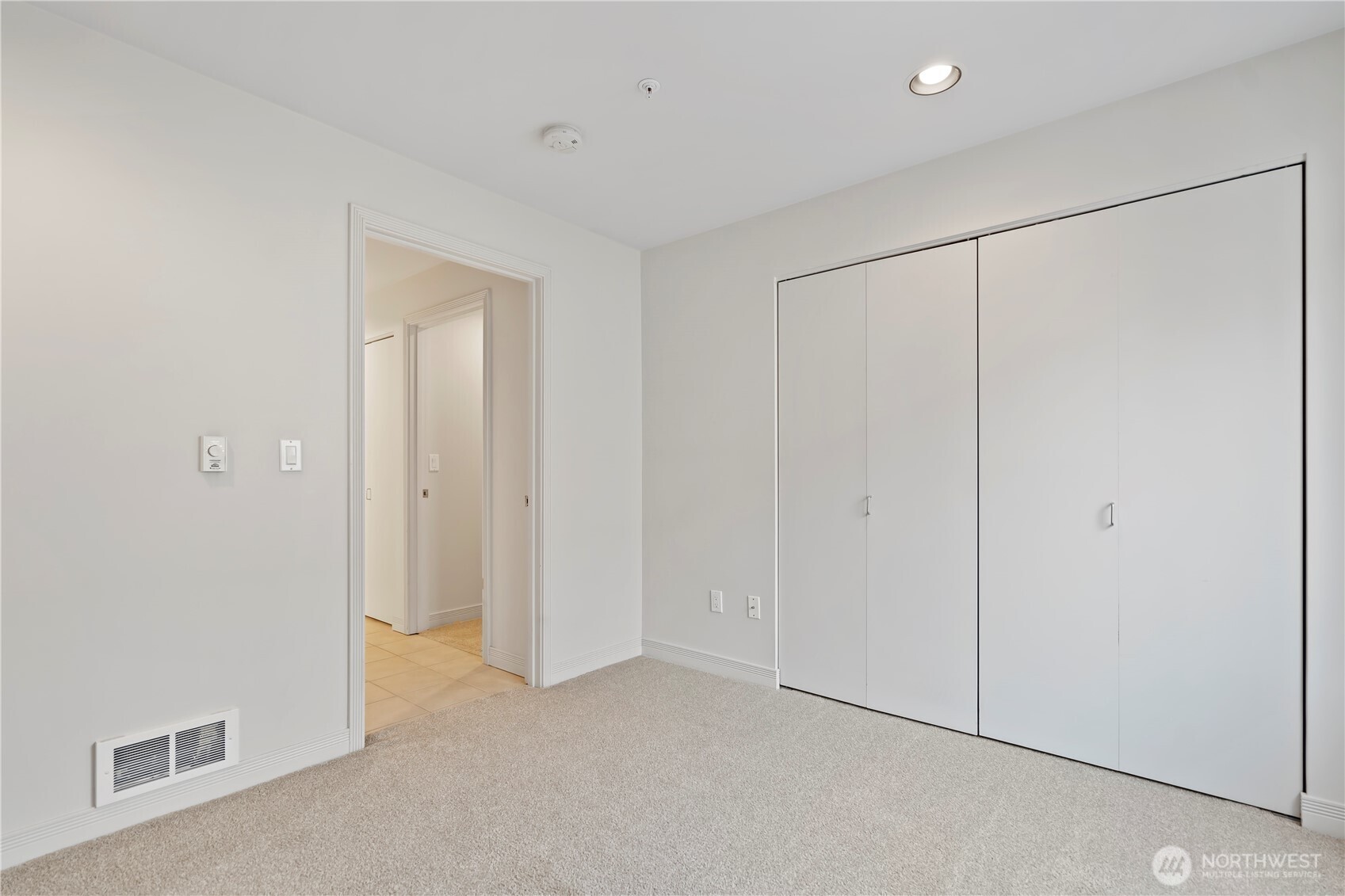601 West Mercer Place, Unit 401 Seattle, WA 98119 - Photo 20 of 25