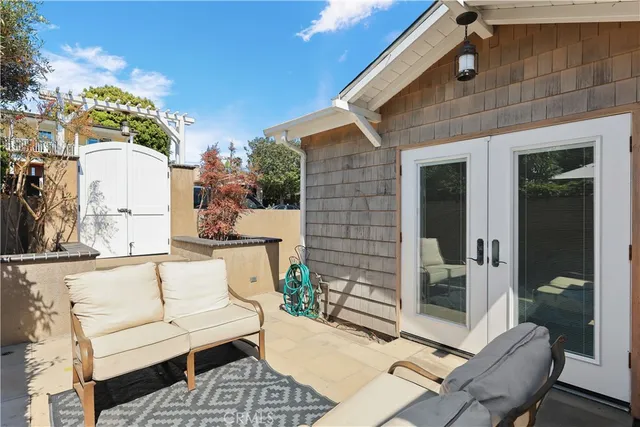 $1,999,000 | 1029 Glenneyre Street, Laguna Beach, CA 92651