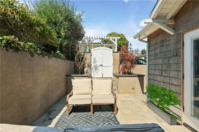 $1,999,000 | 1029 Glenneyre Street, Laguna Beach, CA 92651