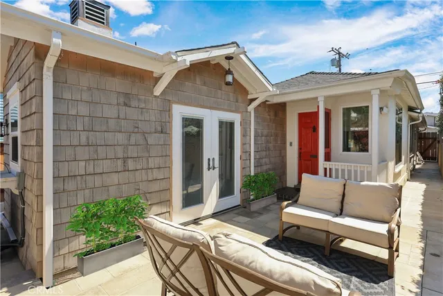 $1,999,000 | 1029 Glenneyre Street, Laguna Beach, CA 92651
