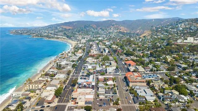 $1,999,000 | 1029 Glenneyre Street, Laguna Beach, CA 92651